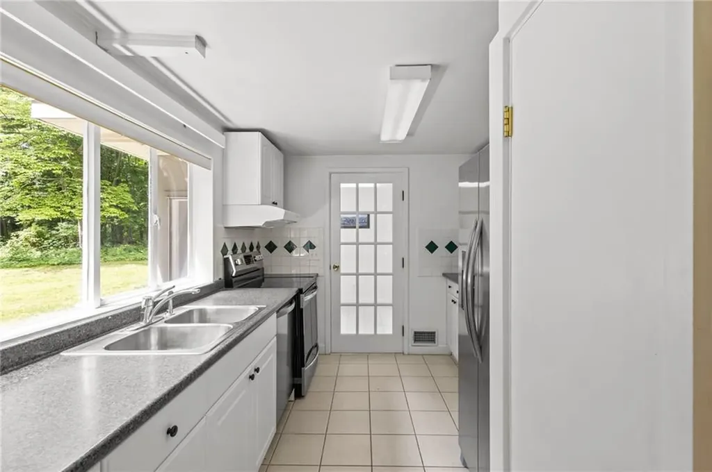 1816 Old Louisquisset Pike Lincoln RI 02865