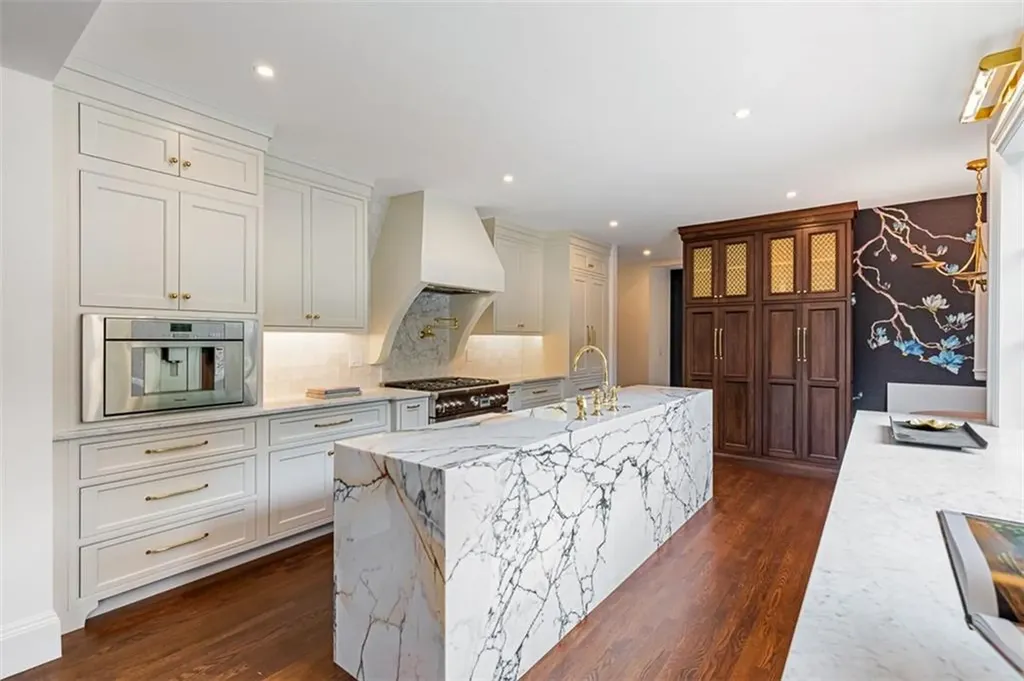 612 Elmgrove Avenue Providence RI 02906