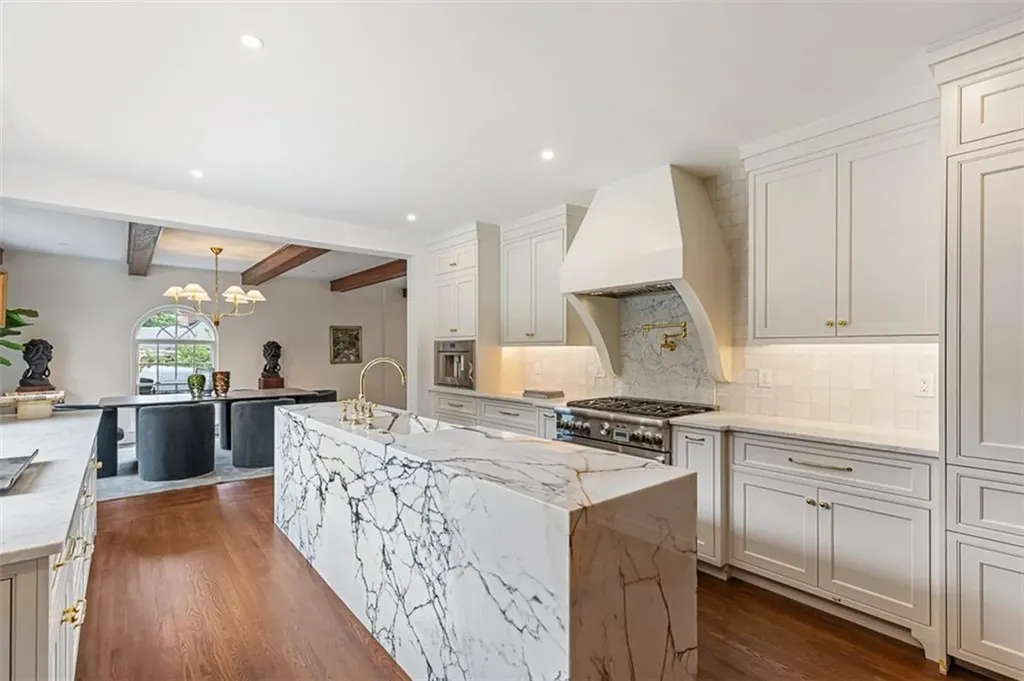 612 Elmgrove Avenue Providence RI 02906