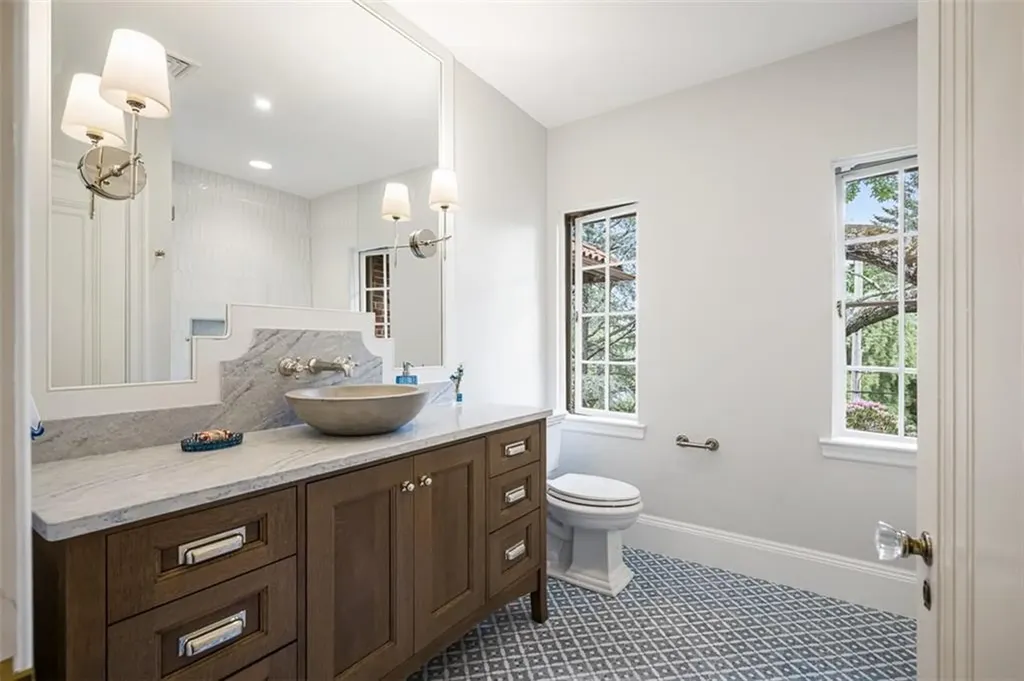 612 Elmgrove Avenue Providence RI 02906