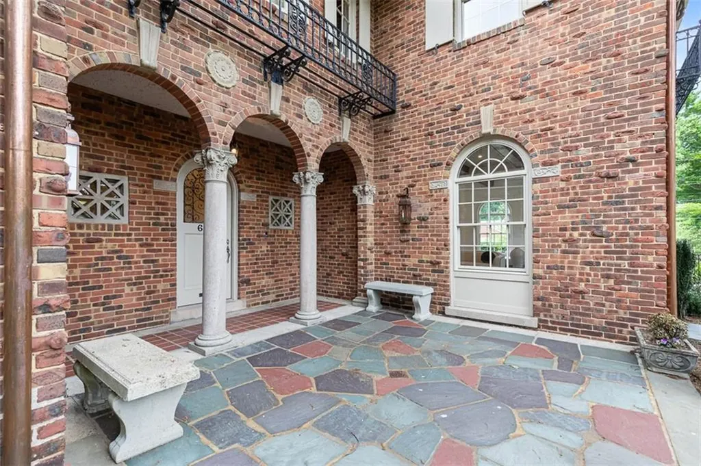 612 Elmgrove Avenue Providence RI 02906