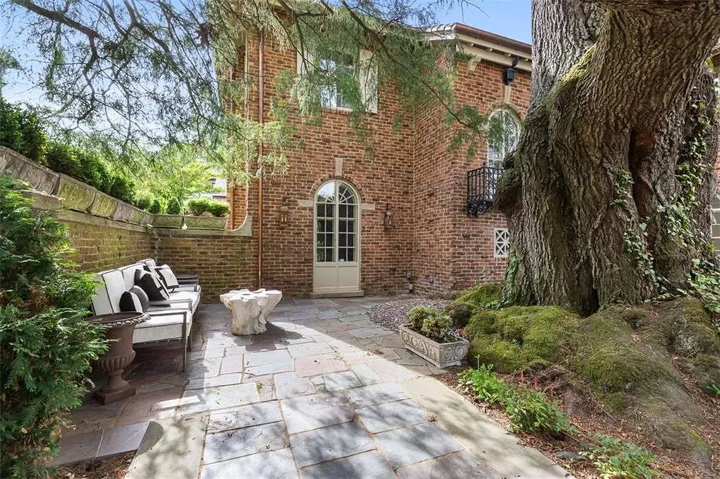 612 Elmgrove Avenue Providence RI 02906
