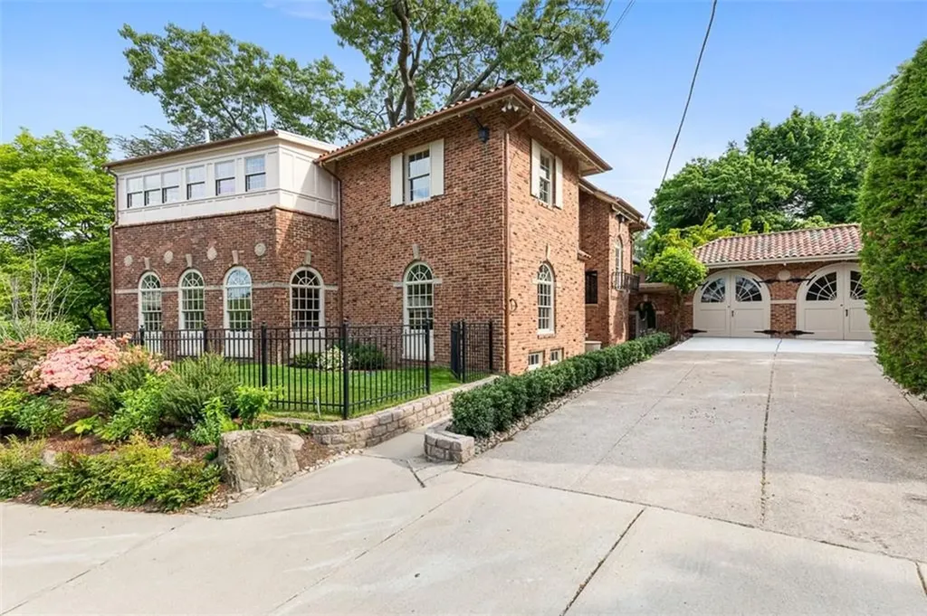612 Elmgrove Avenue Providence RI 02906