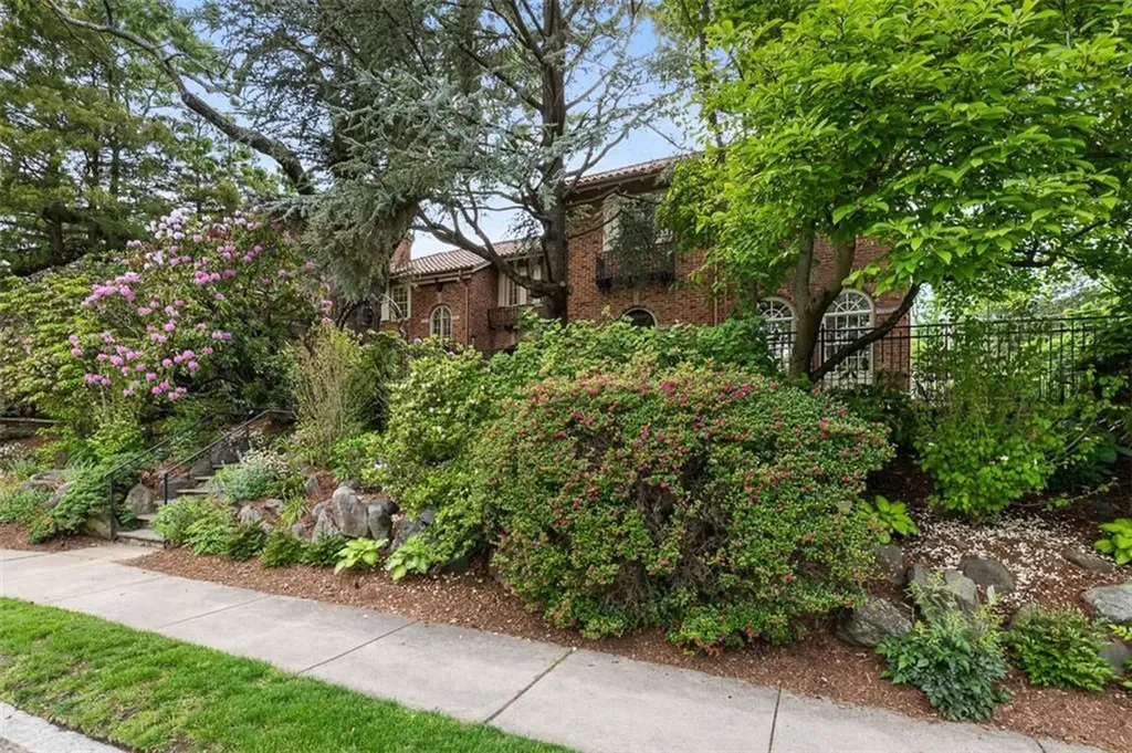 612 Elmgrove Avenue Providence RI 02906
