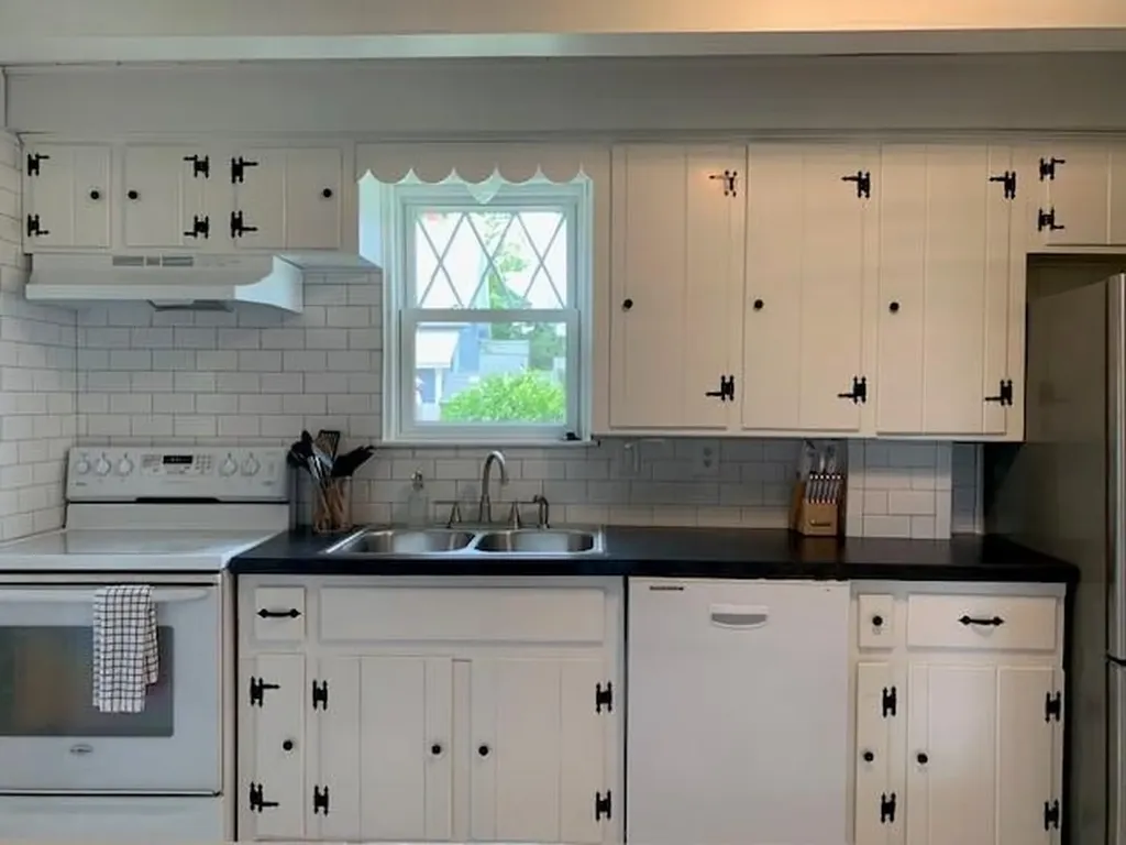 154 Andrew Comstock Road Warwick RI 02886