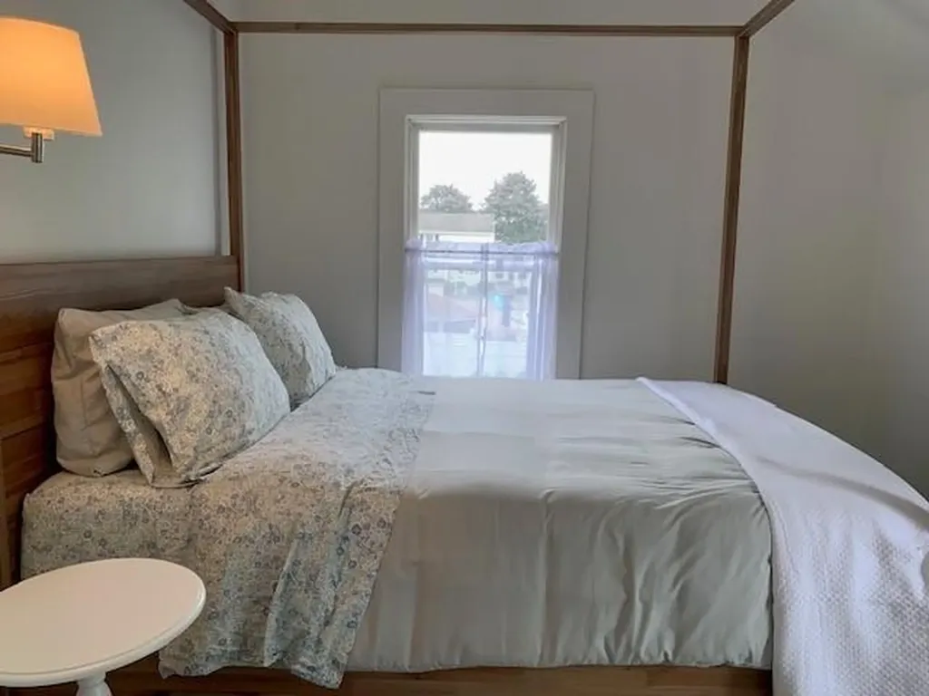 154 Andrew Comstock Road Warwick RI 02886