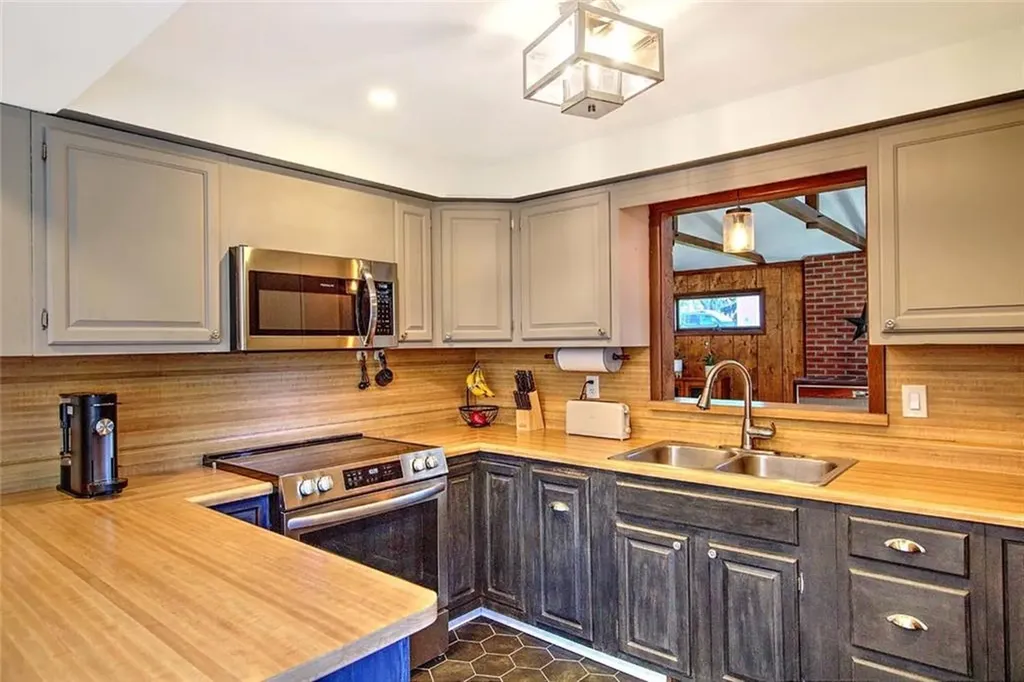 62 Meadowcrest Drive Cumberland RI 02864