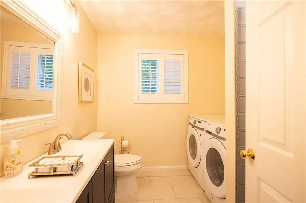 35 Sachem Road Narragansett RI 02882