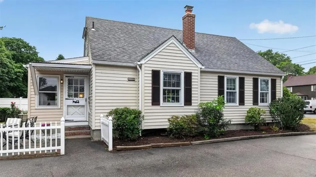 130 Vaughn Avenue Warwick RI 02886