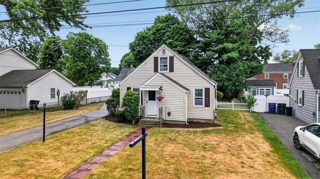 130 Vaughn Avenue Warwick RI 02886
