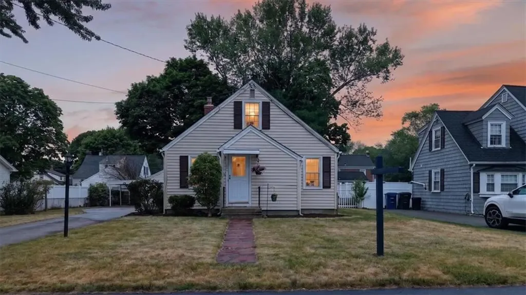 130 Vaughn Avenue Warwick RI 02886