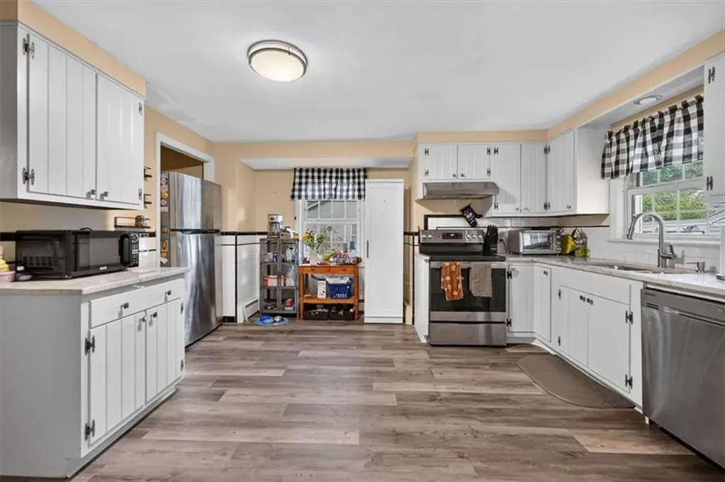 130 Vaughn Avenue Warwick RI 02886