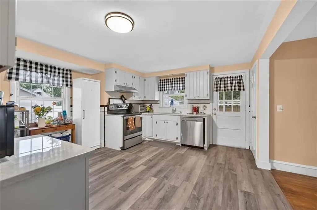 130 Vaughn Avenue Warwick RI 02886