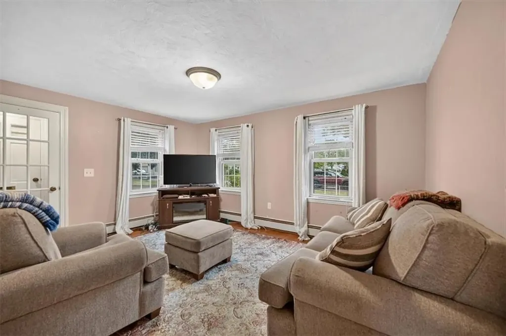 130 Vaughn Avenue Warwick RI 02886