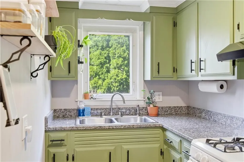 17 Caporal Street Cranston RI 02910