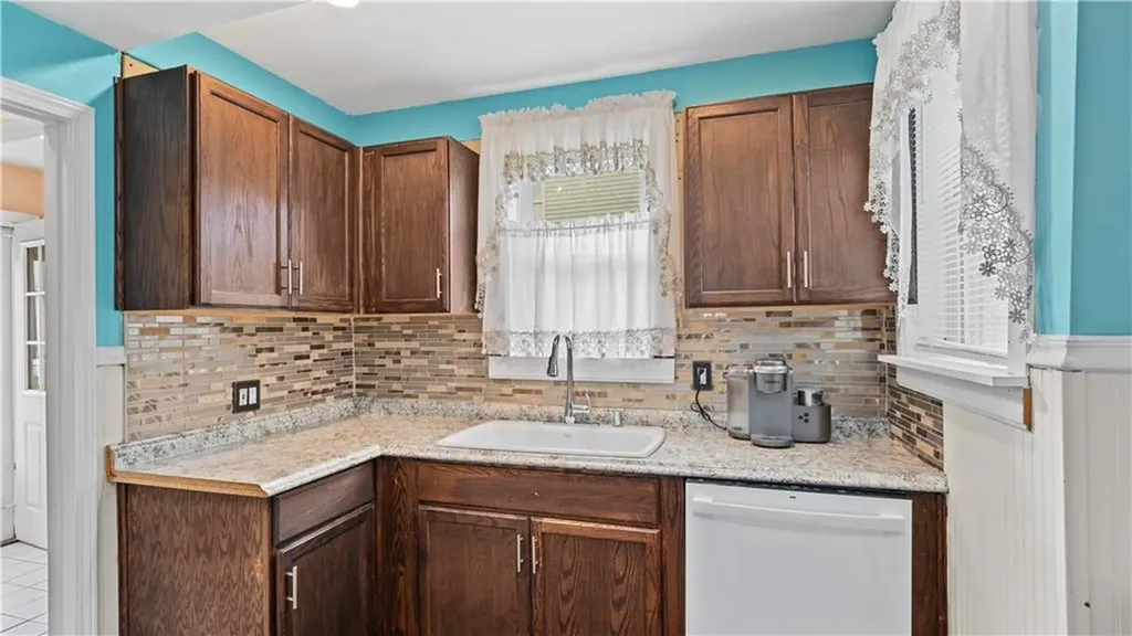427 Elm Street Warwick RI 02888