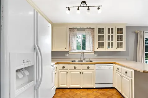 28 Eveready Avenue Bristol RI 02809
