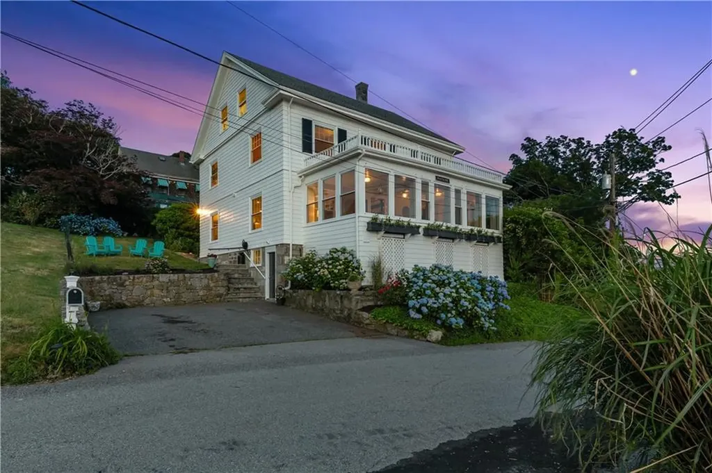 88 Hillside Avenue Tiverton RI 02878