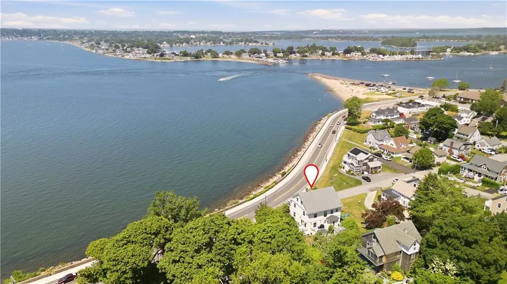 88 Hillside Avenue Tiverton RI 02878
