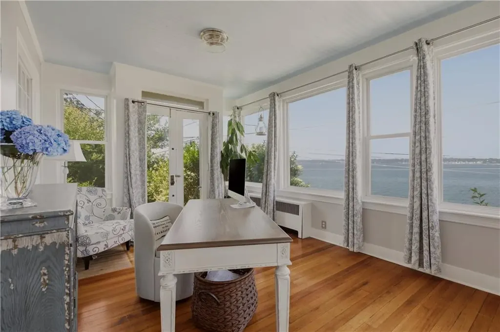88 Hillside Avenue Tiverton RI 02878