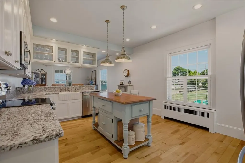 88 Hillside Avenue Tiverton RI 02878