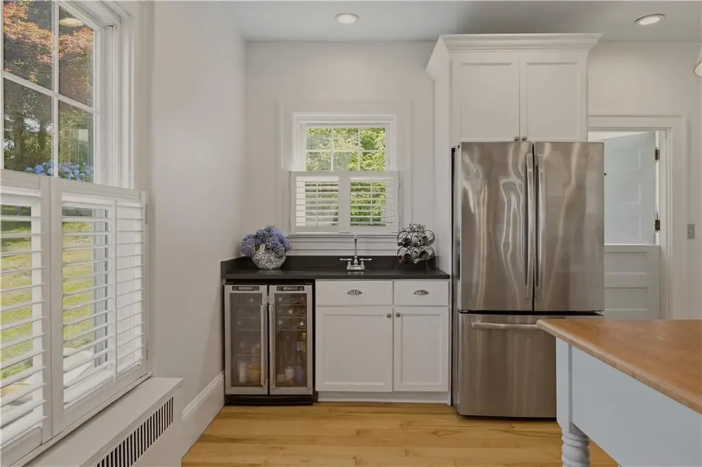 88 Hillside Avenue Tiverton RI 02878