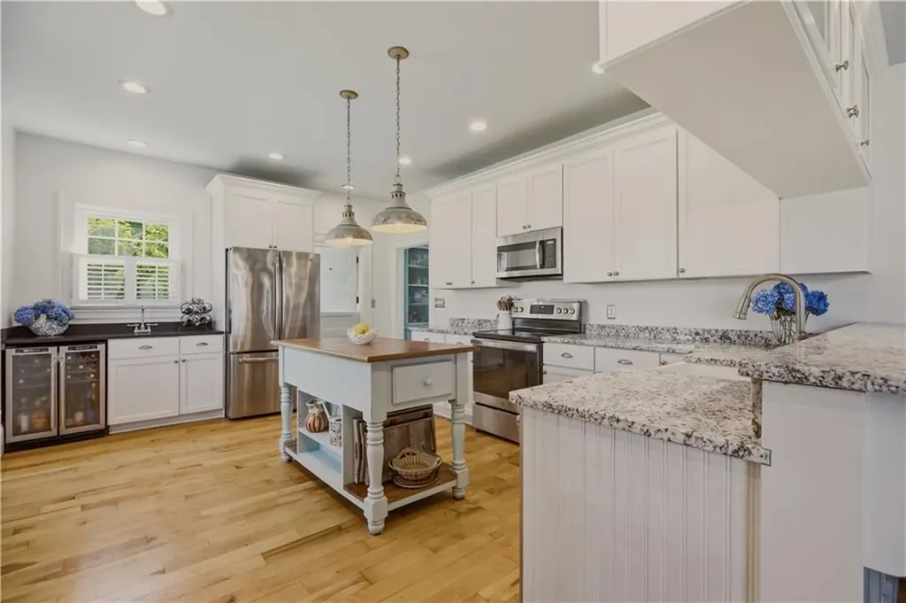 88 Hillside Avenue Tiverton RI 02878