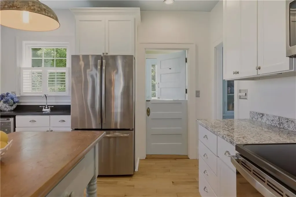 88 Hillside Avenue Tiverton RI 02878