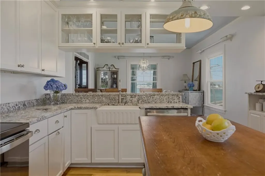 88 Hillside Avenue Tiverton RI 02878