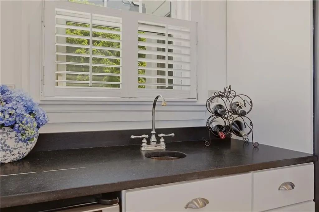 88 Hillside Avenue Tiverton RI 02878