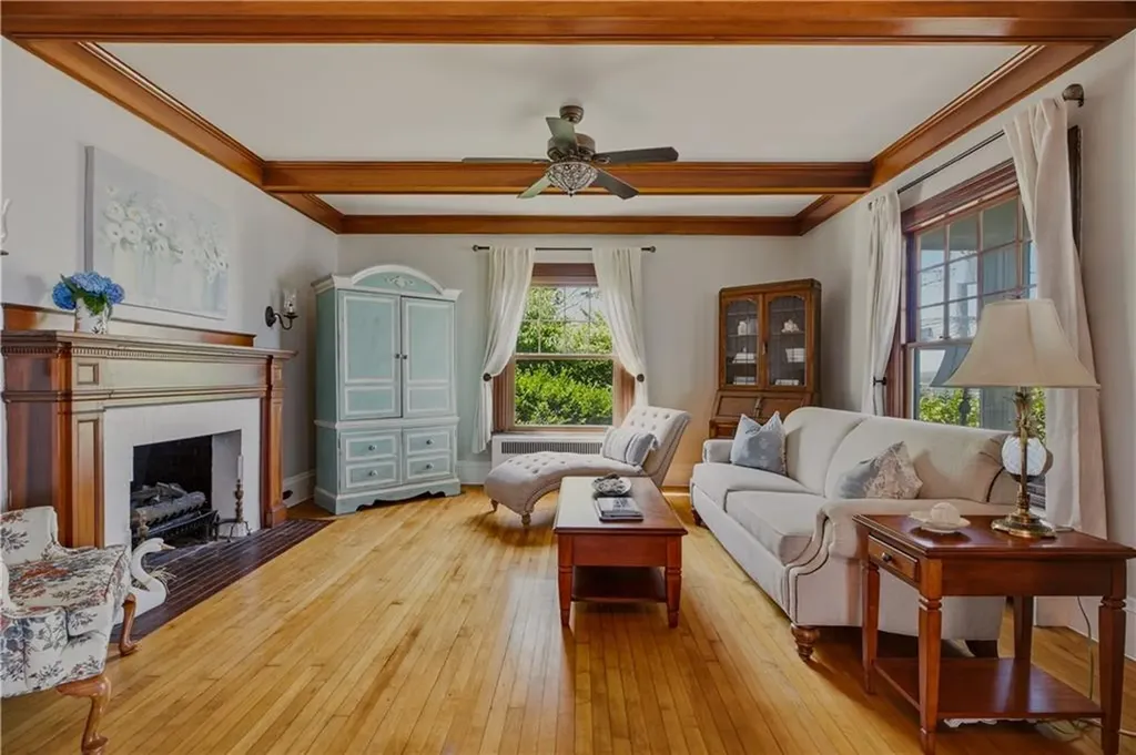 88 Hillside Avenue Tiverton RI 02878