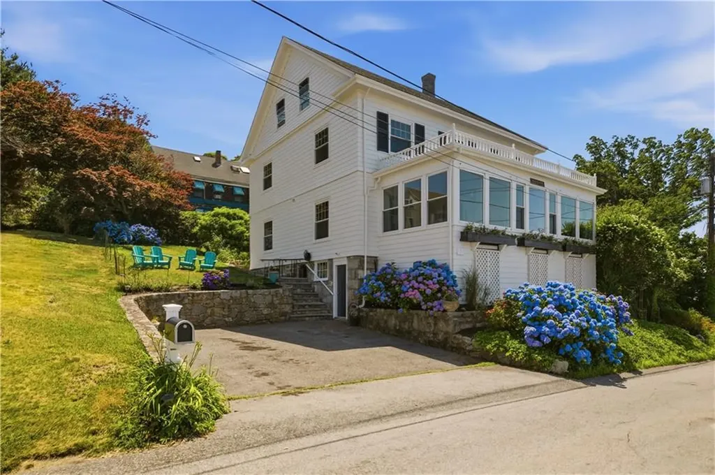 88 Hillside Avenue Tiverton RI 02878