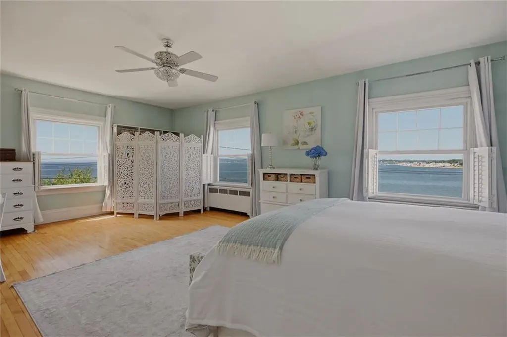 88 Hillside Avenue Tiverton RI 02878