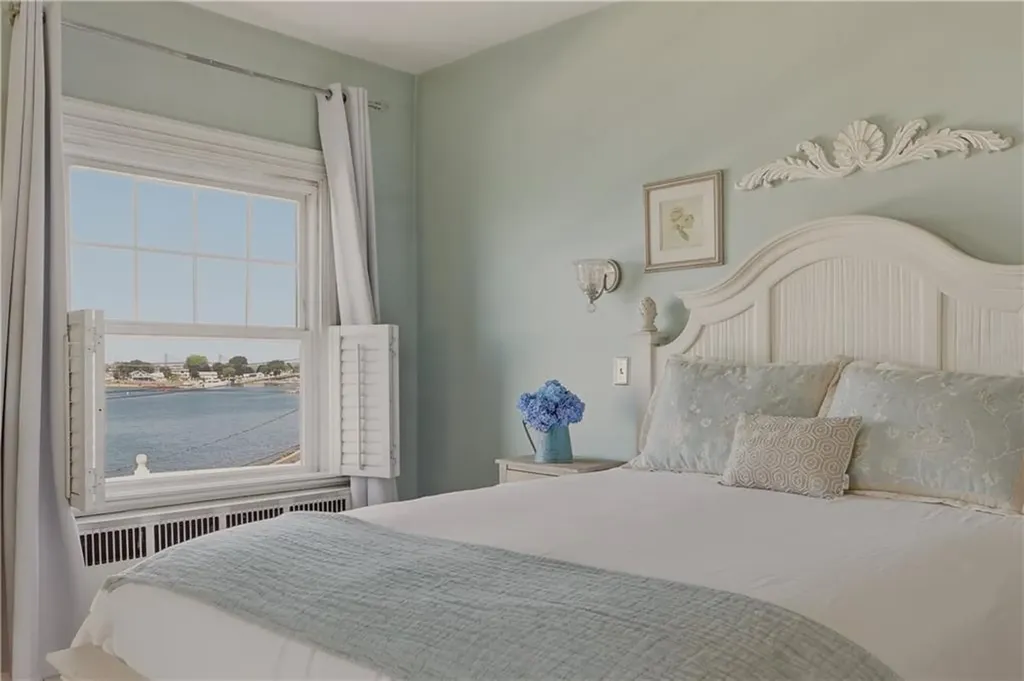 88 Hillside Avenue Tiverton RI 02878