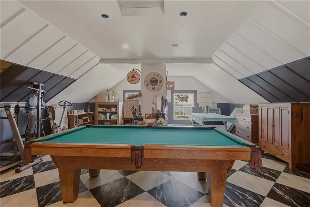 88 Hillside Avenue Tiverton RI 02878