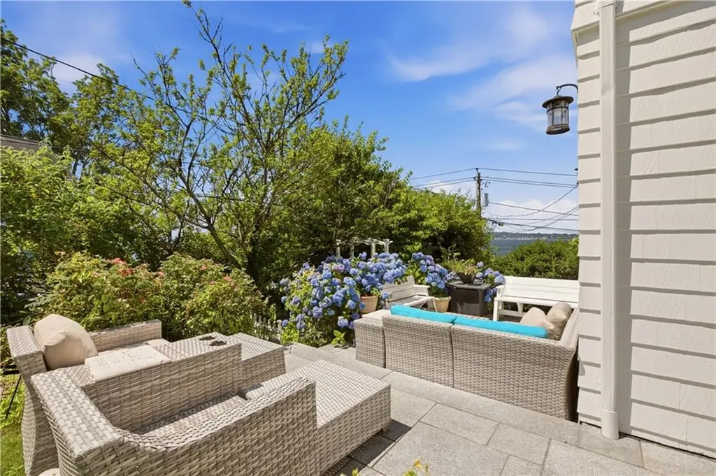88 Hillside Avenue Tiverton RI 02878