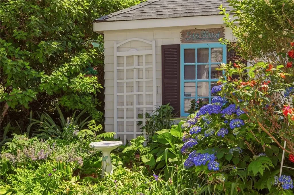88 Hillside Avenue Tiverton RI 02878