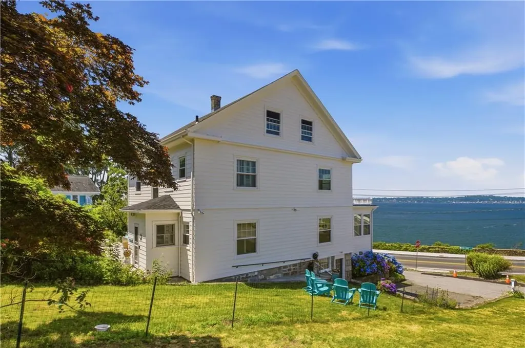 88 Hillside Avenue Tiverton RI 02878