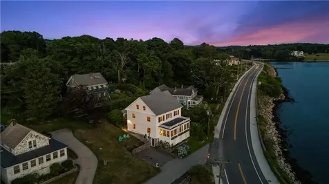 88 Hillside Avenue Tiverton RI 02878