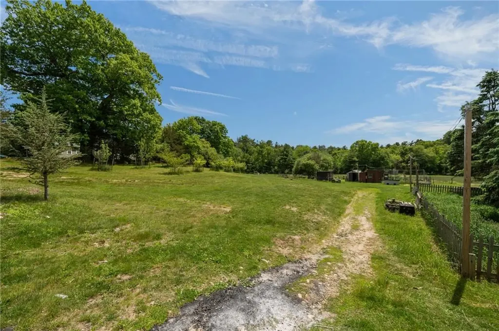 25 Cherry Lane Richmond RI 02832