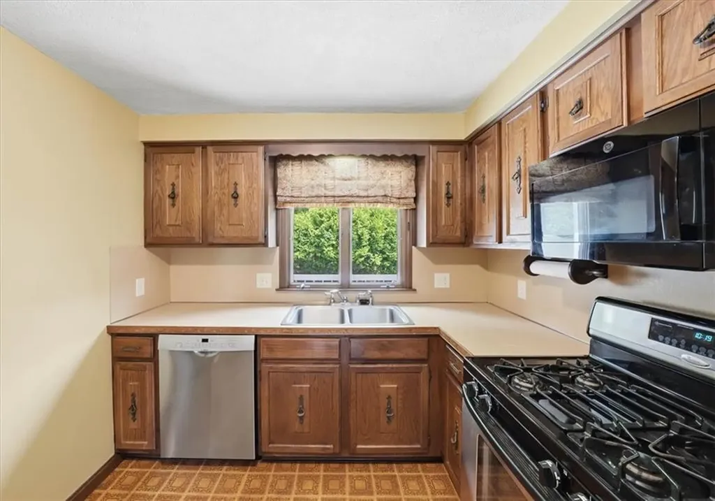 101 Manchester Farm Road North Providence RI 02904