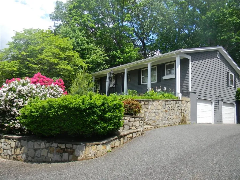 90 Quaker Drive West Warwick RI 02893