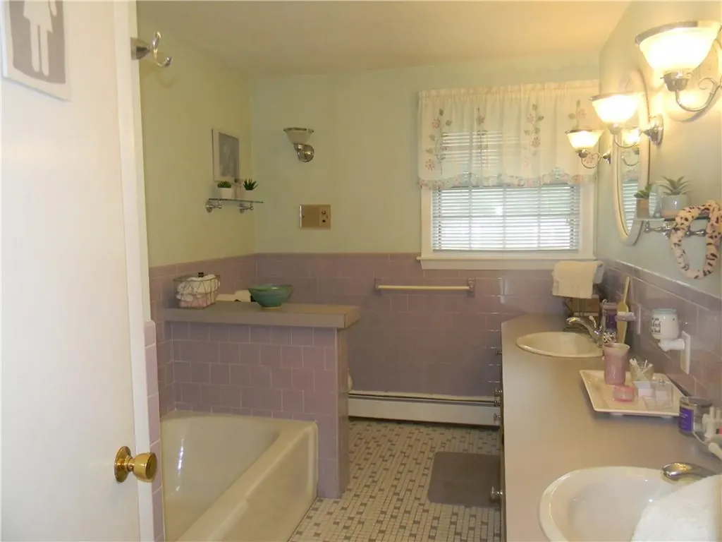 90 Quaker Drive West Warwick RI 02893