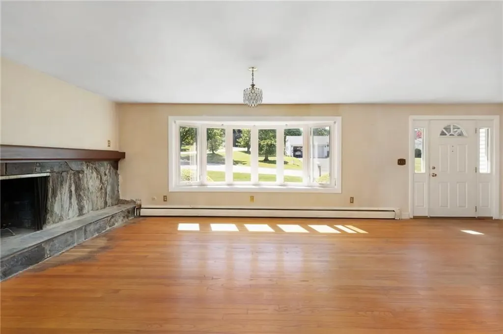 7 Westwood Drive Portsmouth RI 02871