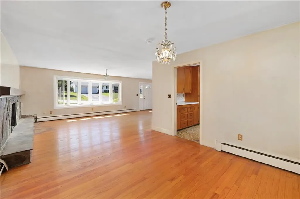 7 Westwood Drive Portsmouth RI 02871