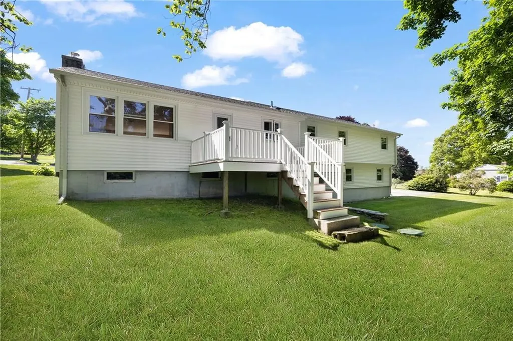 7 Westwood Drive Portsmouth RI 02871