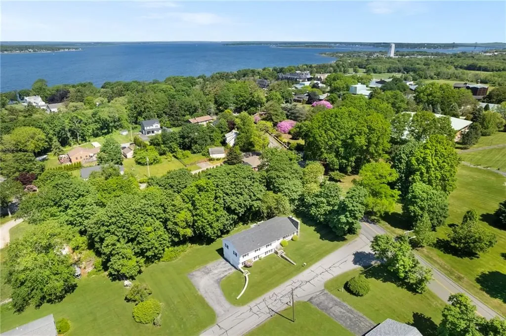 7 Westwood Drive Portsmouth RI 02871