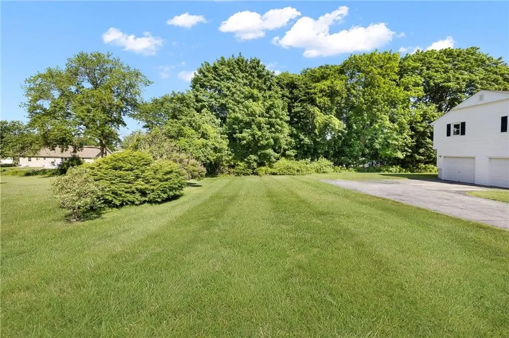 7 Westwood Drive Portsmouth RI 02871