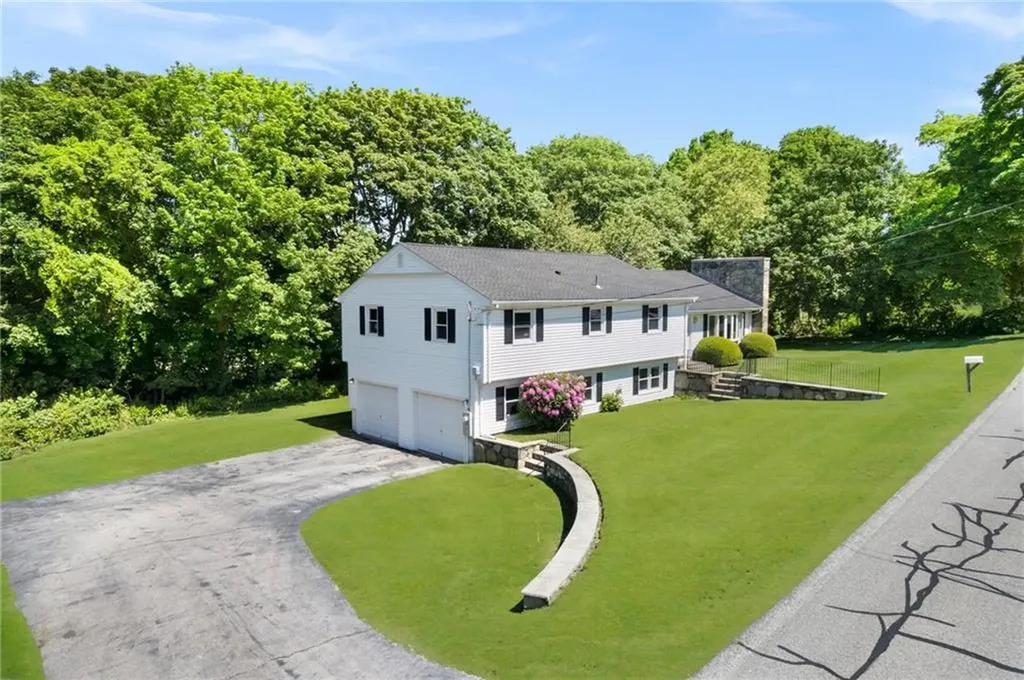 7 Westwood Drive Portsmouth RI 02871