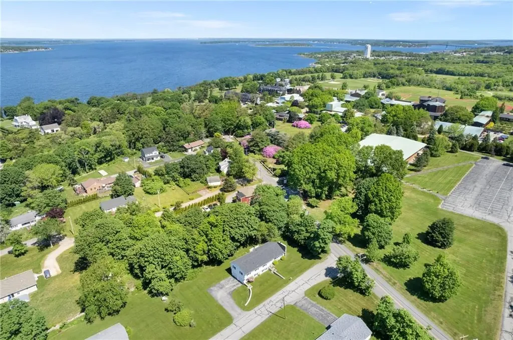 7 Westwood Drive Portsmouth RI 02871